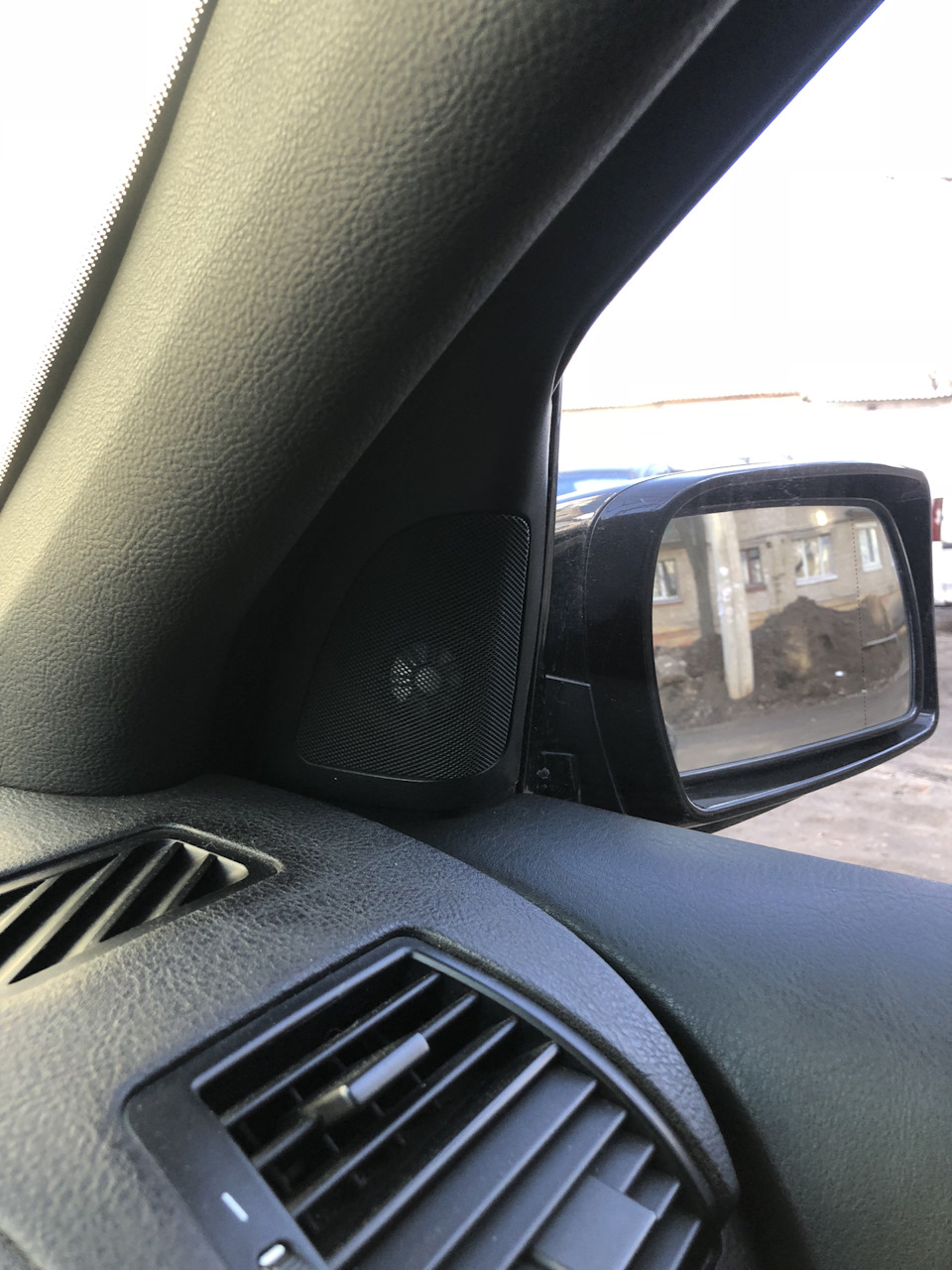 Встановлення твіттерів Harman/Kardon від F15 1