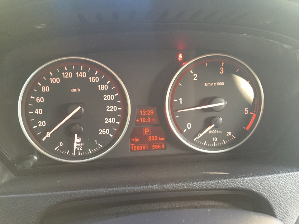 Біла приладка BMW X5 1