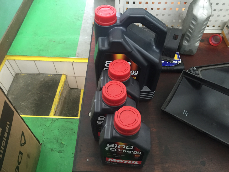 Змінив масло в двигуні. В черговий раз Motul 2