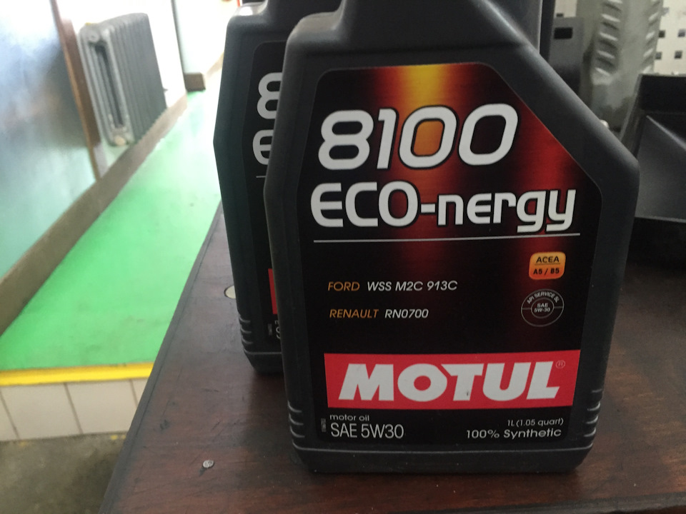 Змінив масло в двигуні. В черговий раз Motul 1