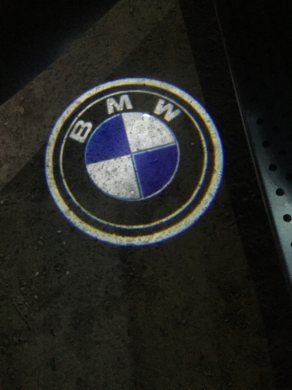 Проектори з логотипом BMW у двері 1
