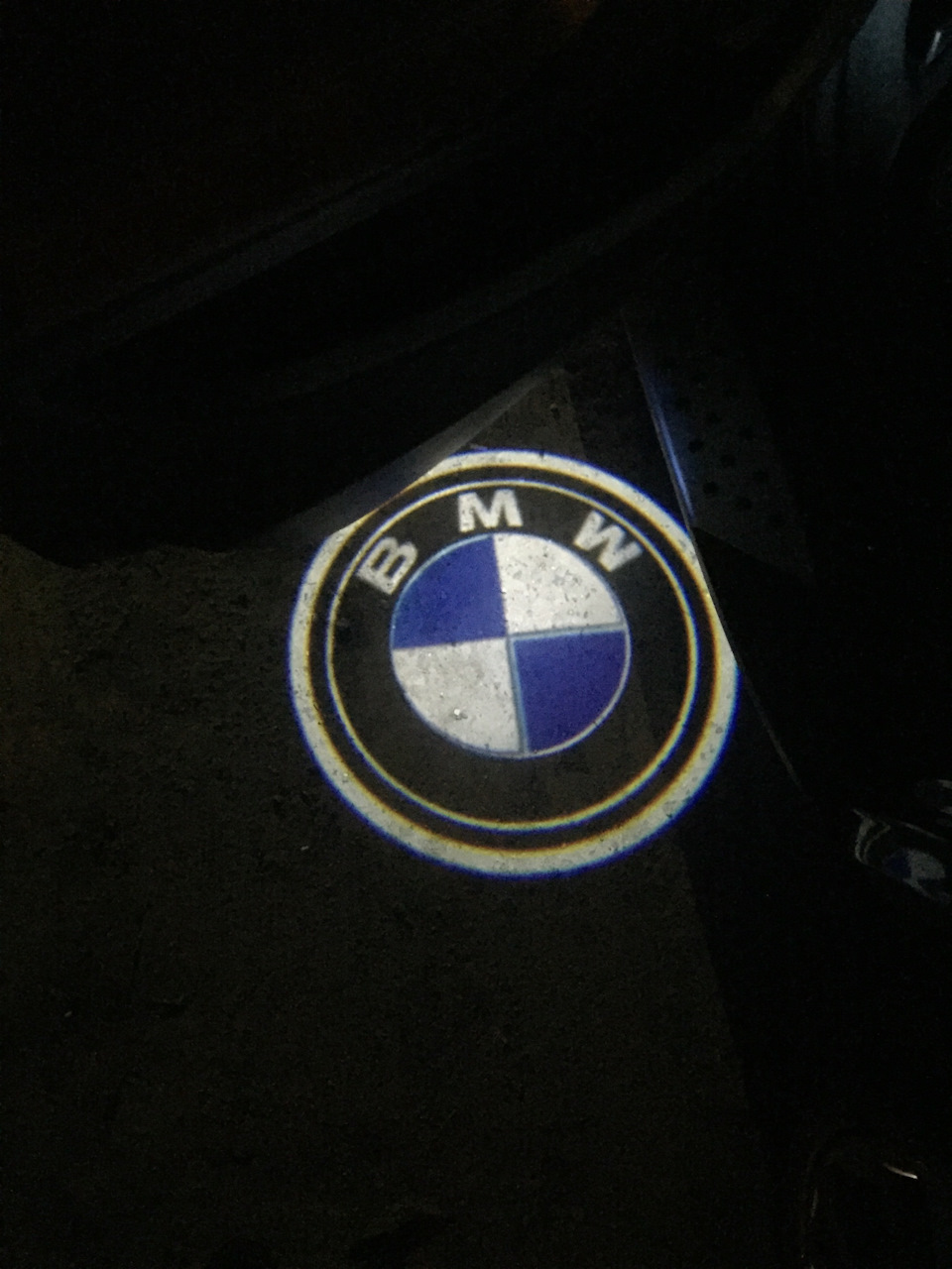 Проектори з логотипом BMW у двері 2