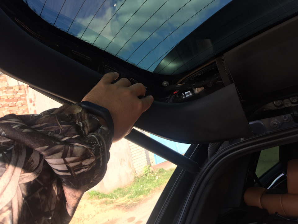 Усунення скрипів пластику на багажних дверях 3