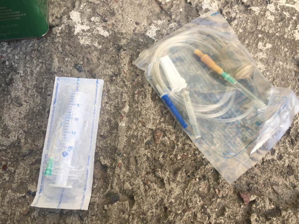 Заміна рідини гідропідсилювача своїми руками 3