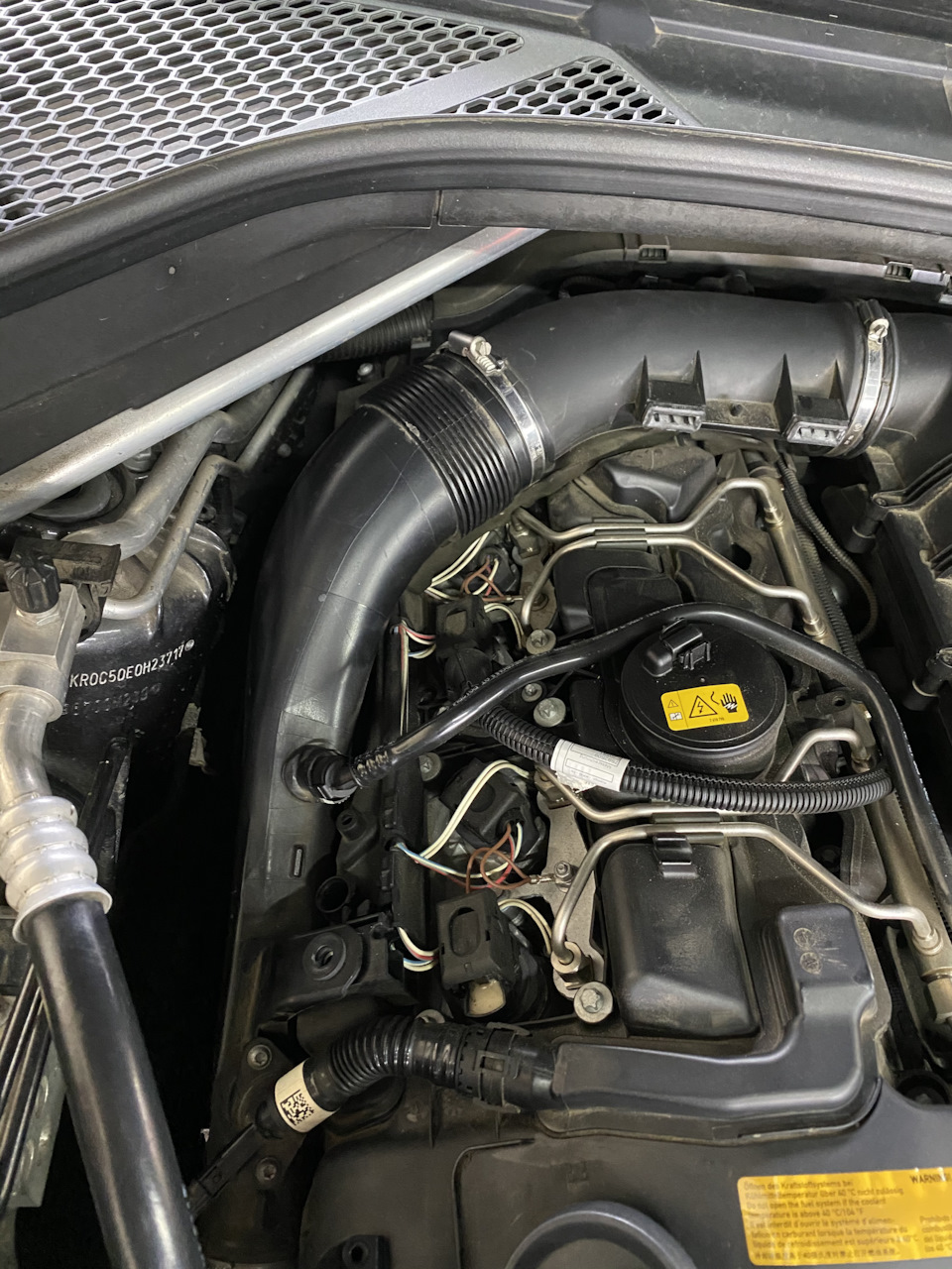 Запах горілої мастила BMW X5 f15 1