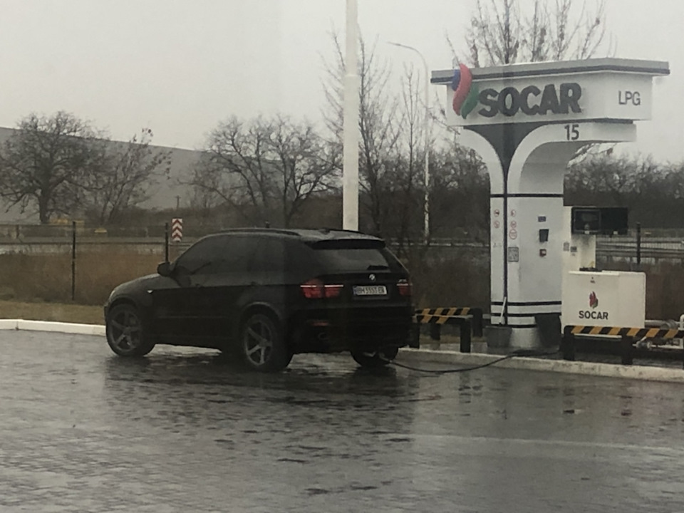 А Ваш Х5 стільки їде? 😉 2