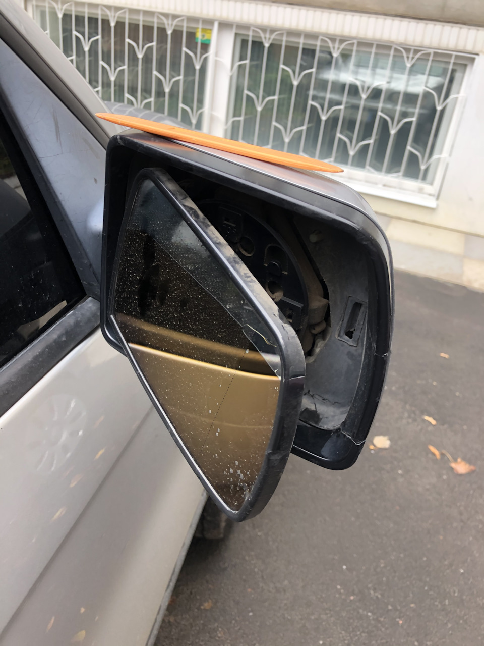 Настав час поміняти заводські дзеркала з автозатемненням 4