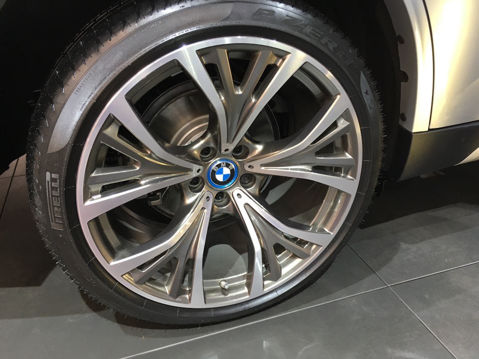 BMW Х5 на Паризькому автосалоні 2016 4
