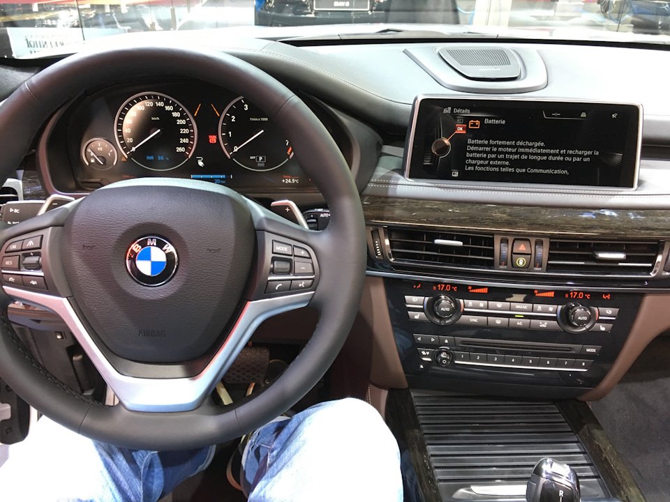 BMW Х5 на Паризькому автосалоні 2016 5