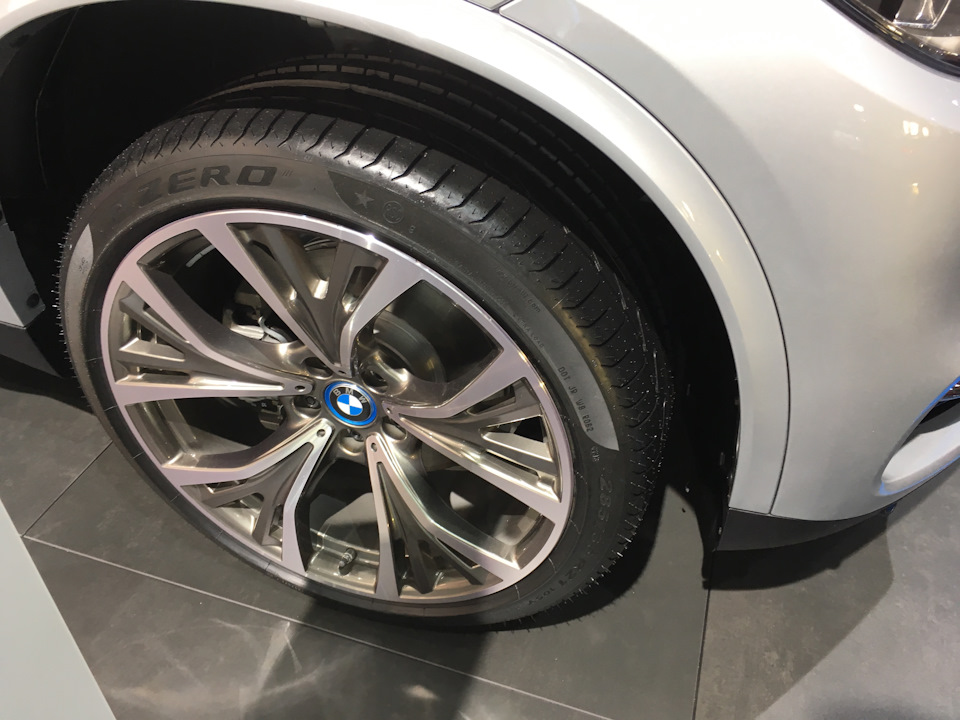 BMW Х5 на Паризькому автосалоні 2016 3