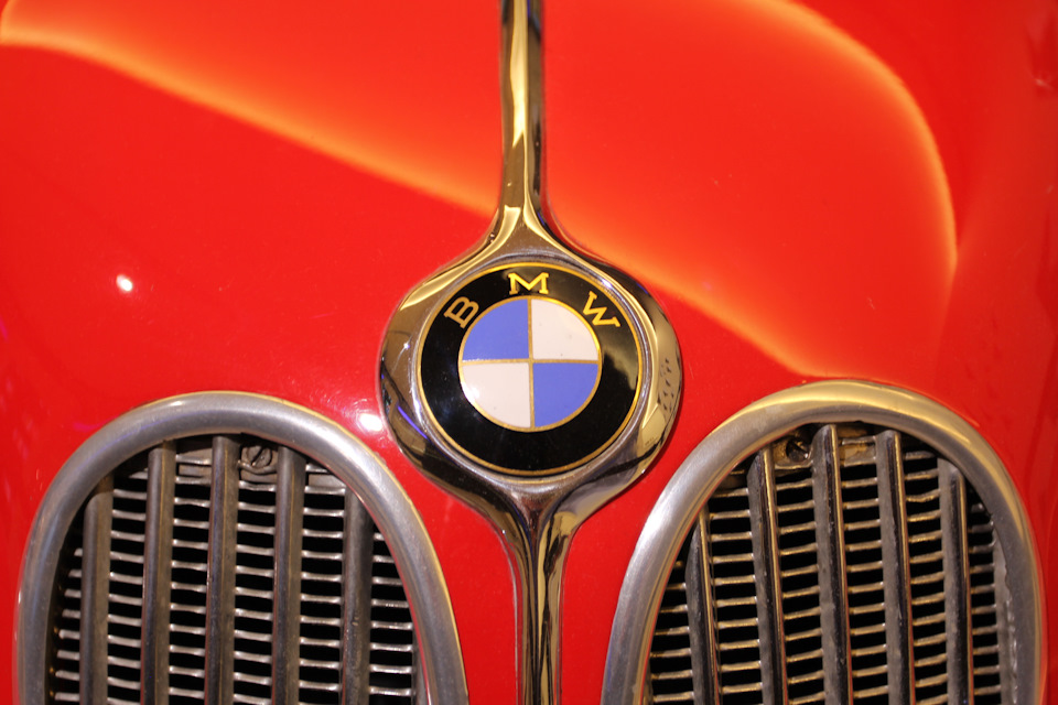 Брюссельський салон-музей BMW до 100-річного ювілею BMW 3