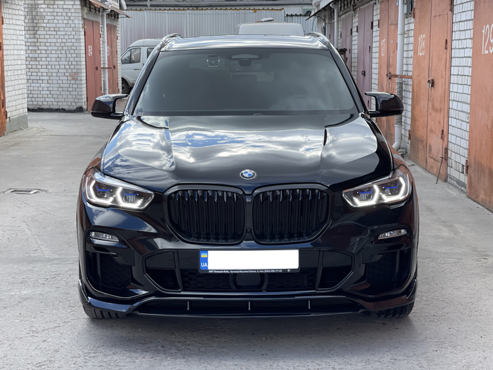 023: Карбонові ніздрі та М дзеркала BMW X5 G05 4