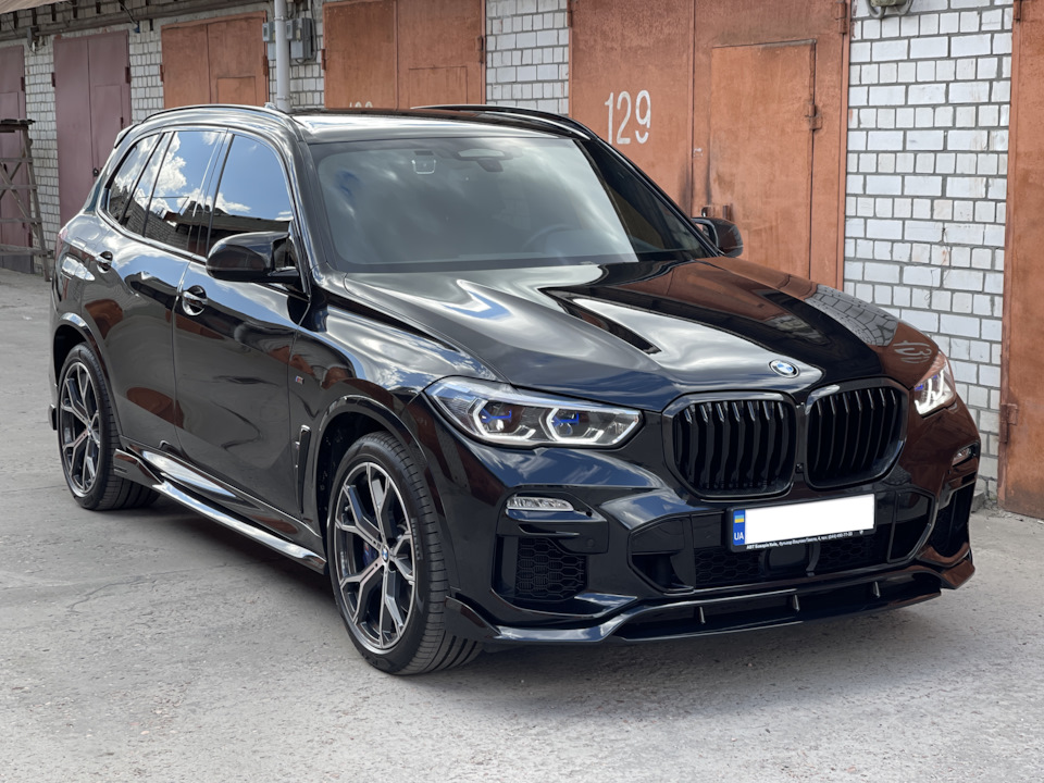 023: Карбонові ніздрі та М дзеркала BMW X5 G05 5