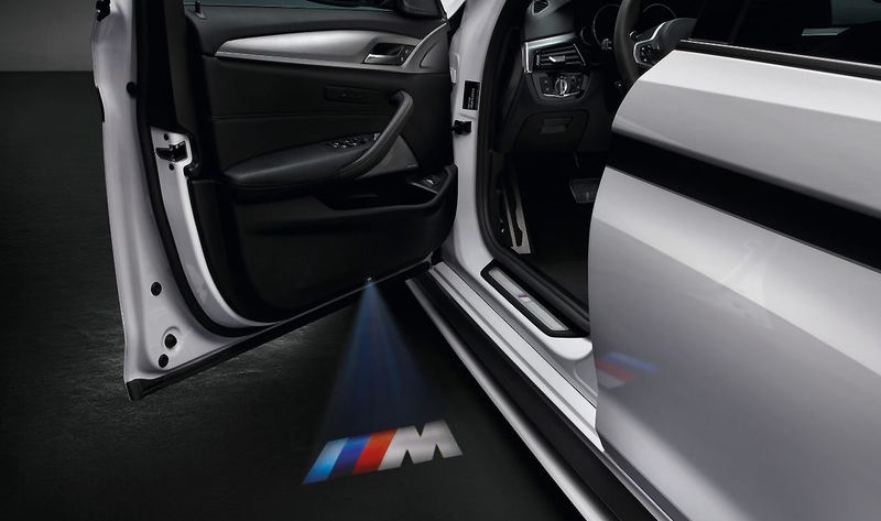 040: Новорічна ілюмінація. Дверні проектори BMW 3