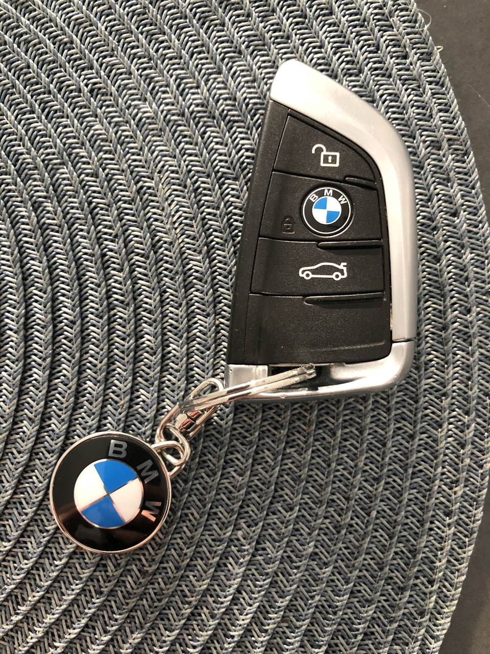 Купив брелок BMW 5
