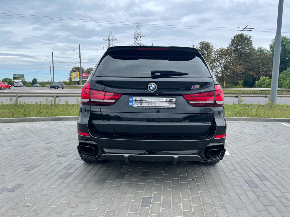 Встановив карбоновий задній дифузор ///M Performance 4
