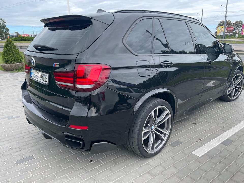 Встановив карбоновий задній дифузор ///M Performance 3