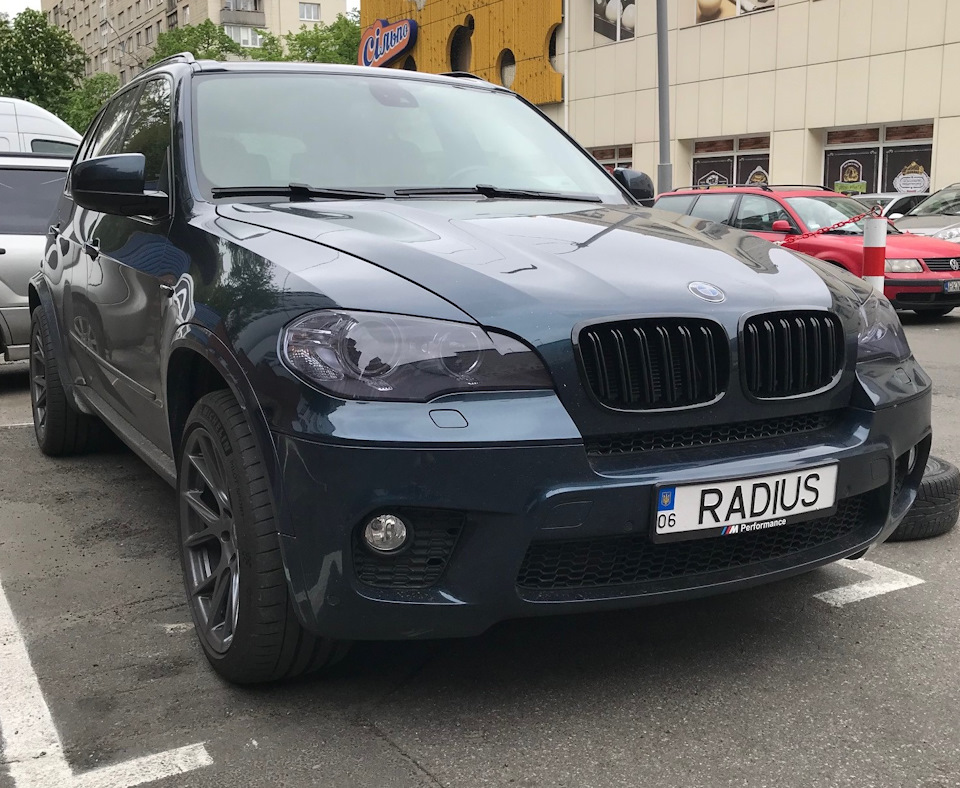 Чорні грати в стилі F 3