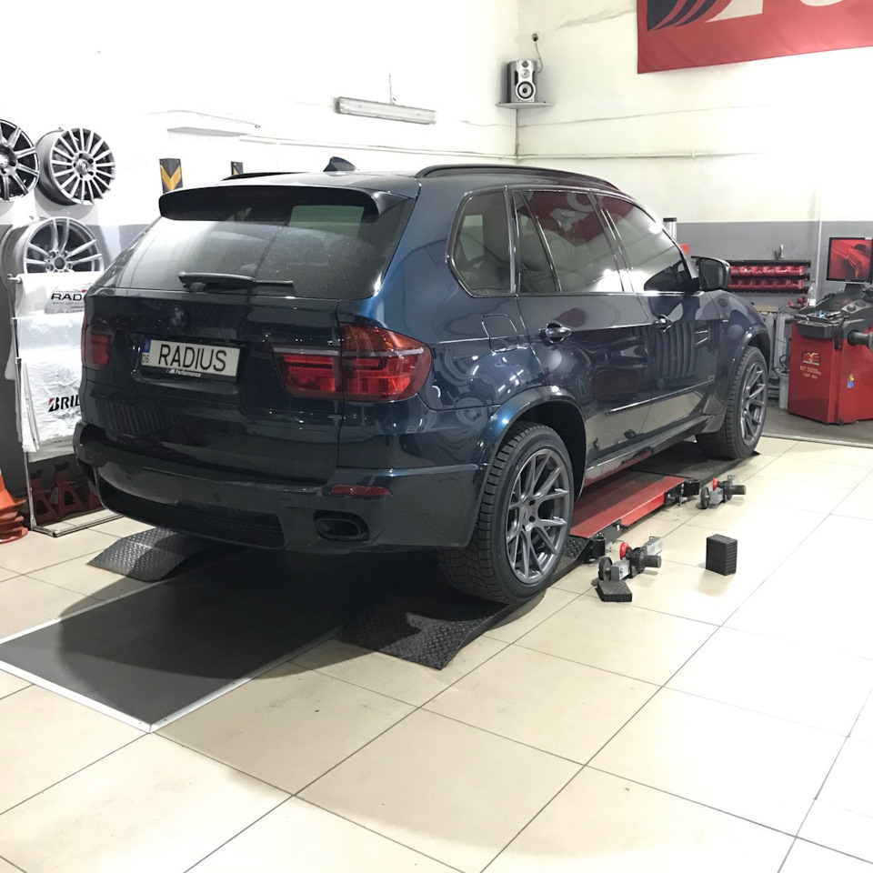 Заміна задніх амортизаторів e70 (на пружинах) 1