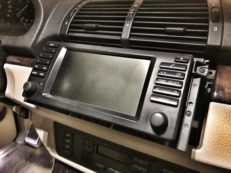 AUX у BMW Monitor 16:9 DSP. 4
