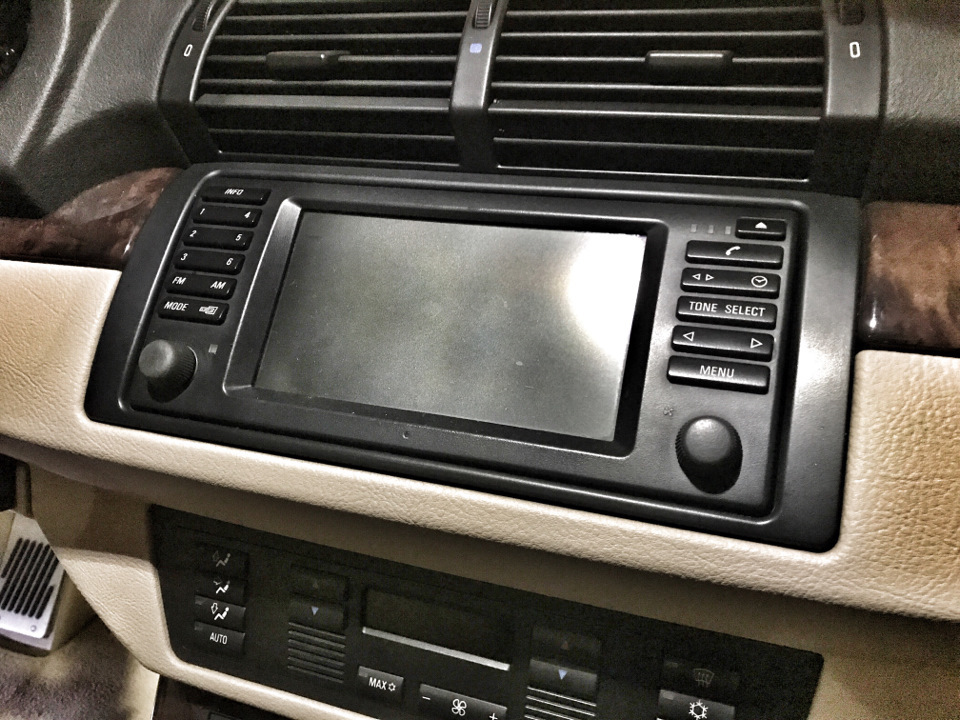 AUX у BMW Monitor 16:9 DSP. 1