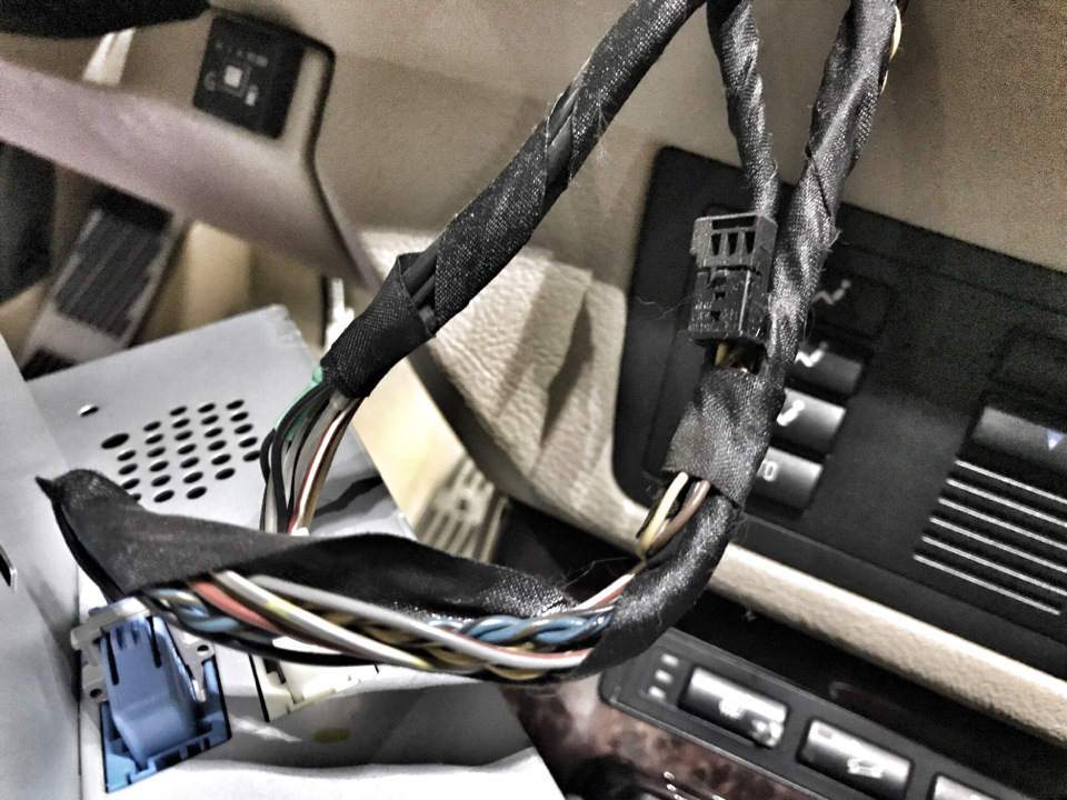 AUX у BMW Monitor 16:9 DSP. 5