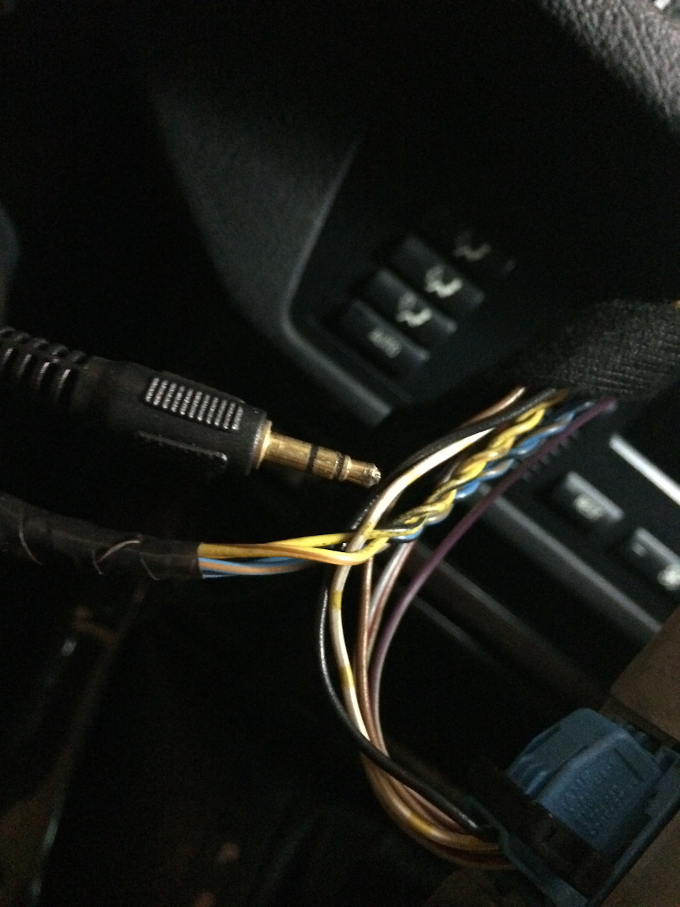 AUX у BMW Monitor 4:3 3