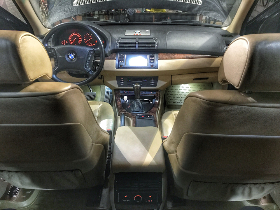 Фото салону BMW X5 E53. 1