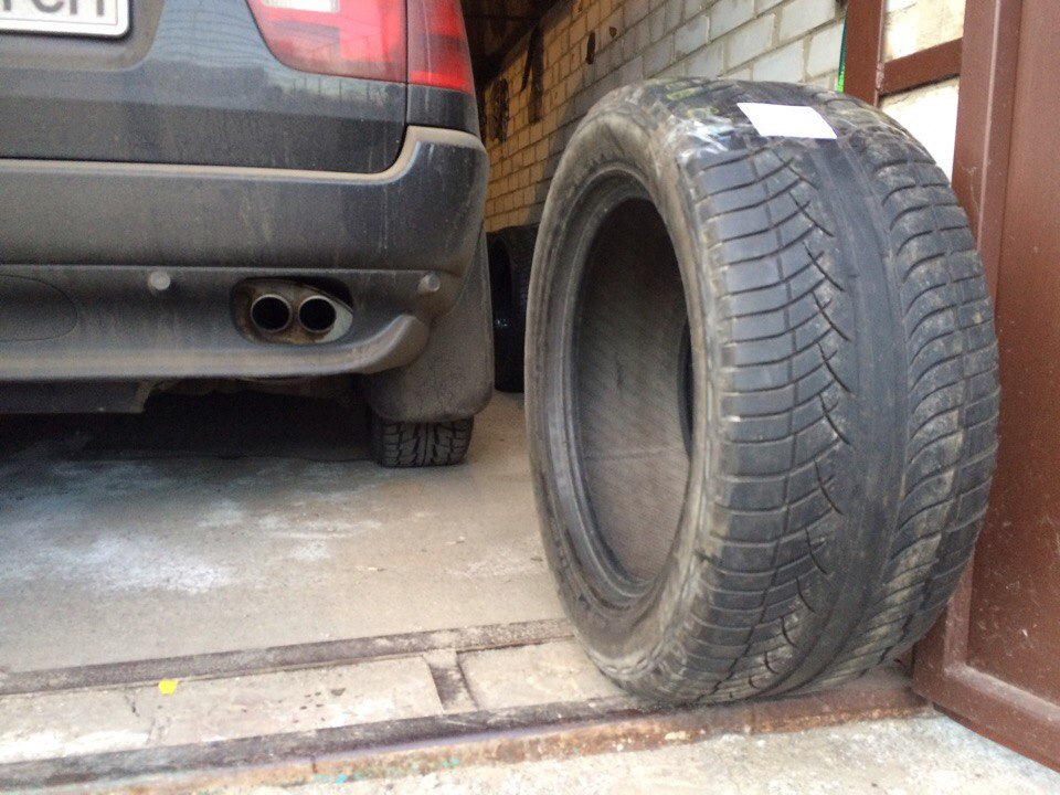 Стара нова гума Michelin 4X4 Diamaris 285/50/18 на Е53 2