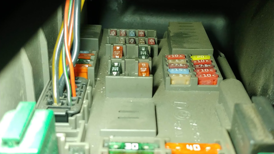 Запобіжники e70 2