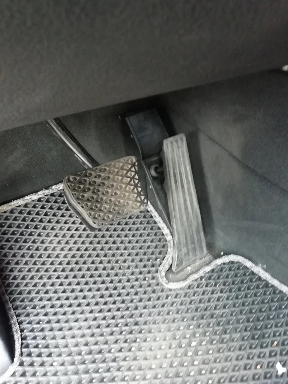 Накладки на педалі.