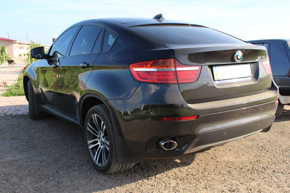 X6 M Sport Edition на природі. 4