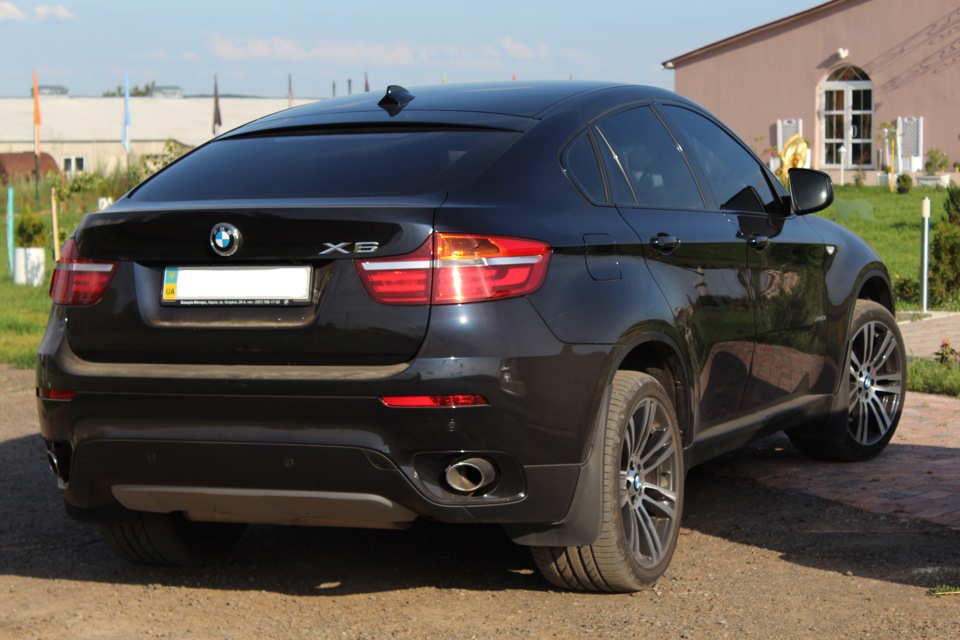 X6 M Sport Edition на природі. 3