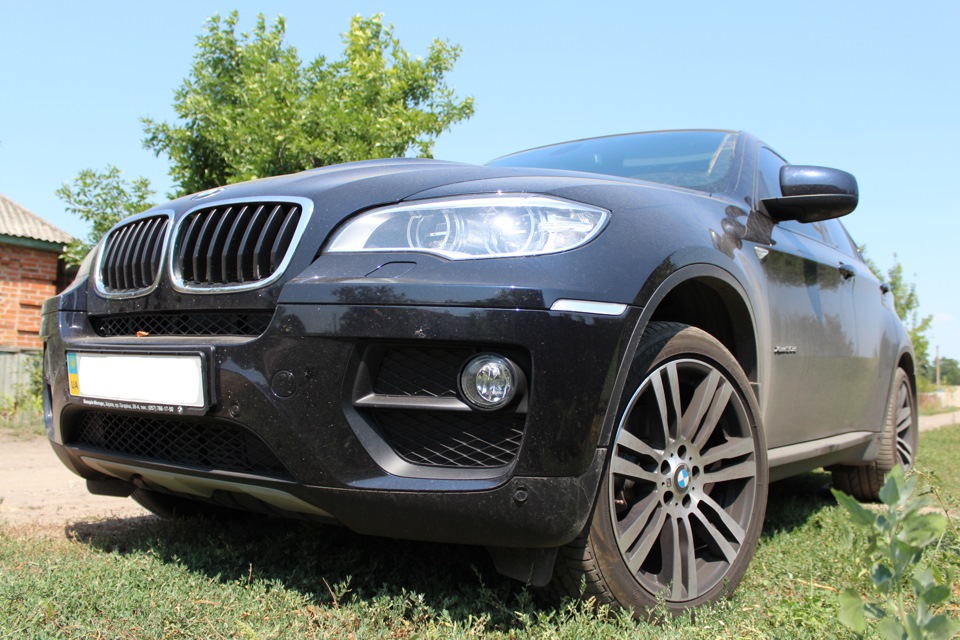 BMW X6 M Sport Edition у селі та поїздка зі швидкістю 210 км/год. 5