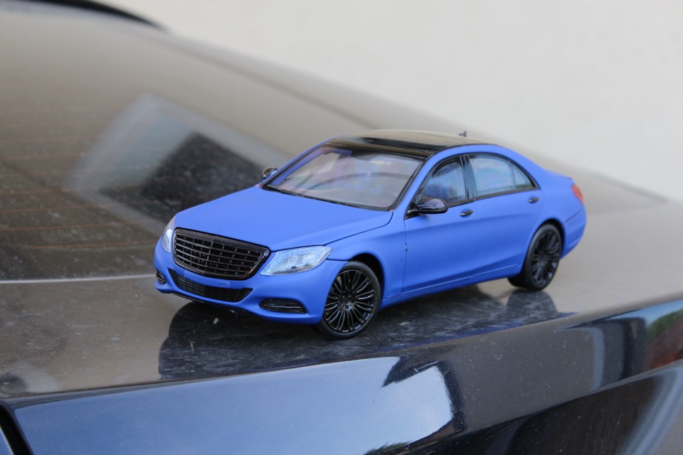 Мій колекційний (1:18) (перефарбований) Mercedes-Benz S500 W222 розлігся на BMW X6 M Sport Edition. ;););) 3