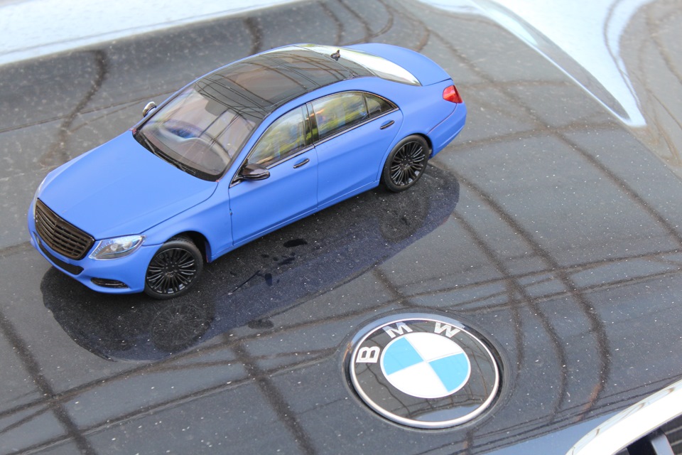 Мій колекційний (1:18) (перефарбований) Mercedes-Benz S500 W222 розлігся на BMW X6 M Sport Edition. ;););) 2