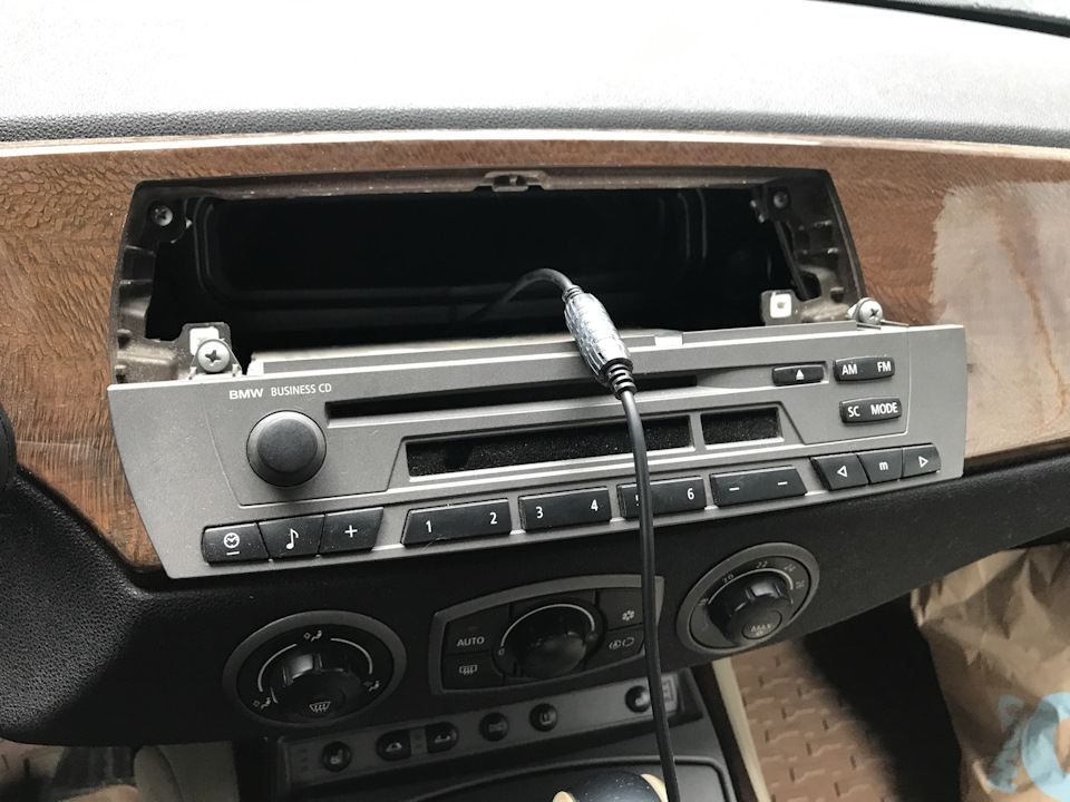 BMW Z4 Jet Black AUX Bluetooth 5