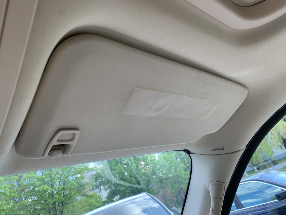 Видалення наклейок airbag на козирках 2