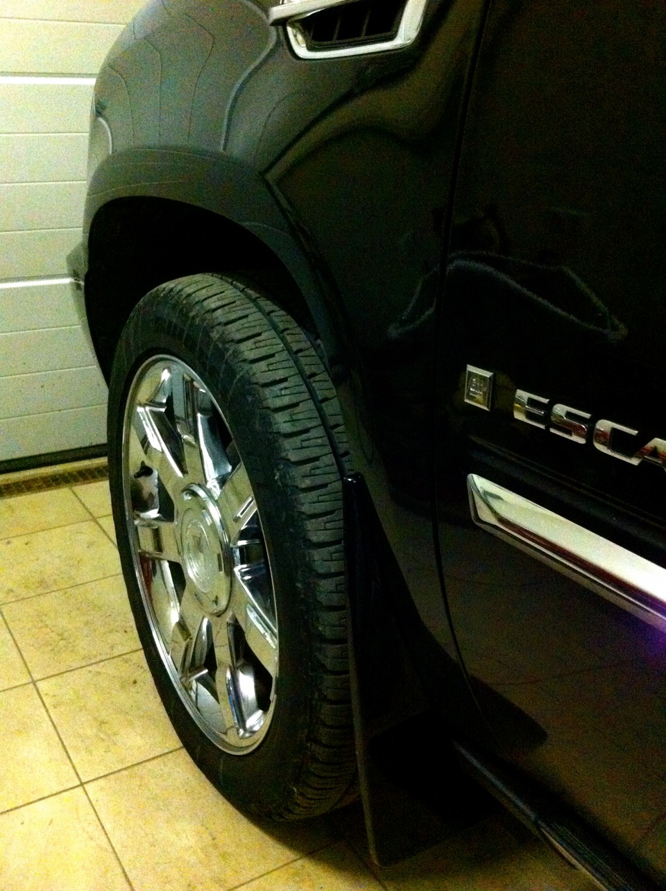 Зимові шини на Cadillac Escalade Слоник 3