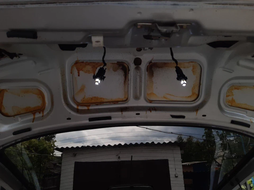 Заміна ламп у підсвічуванні заднього номера, заміна всіх фільтрів та направляючих сидінь