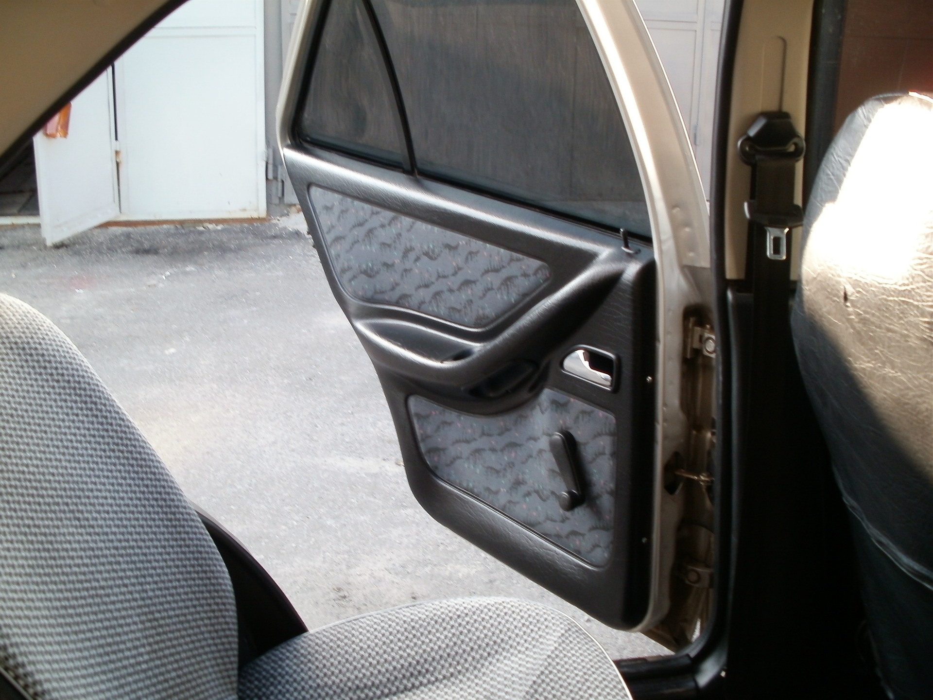 ЩЕ ТРОХИ SEAT 4