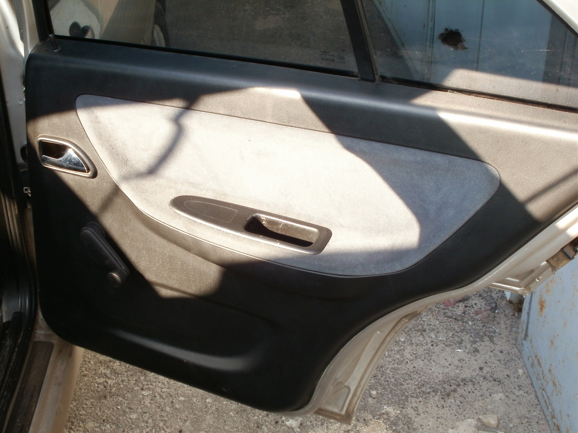 ЩЕ ТРОХИ SEAT 1