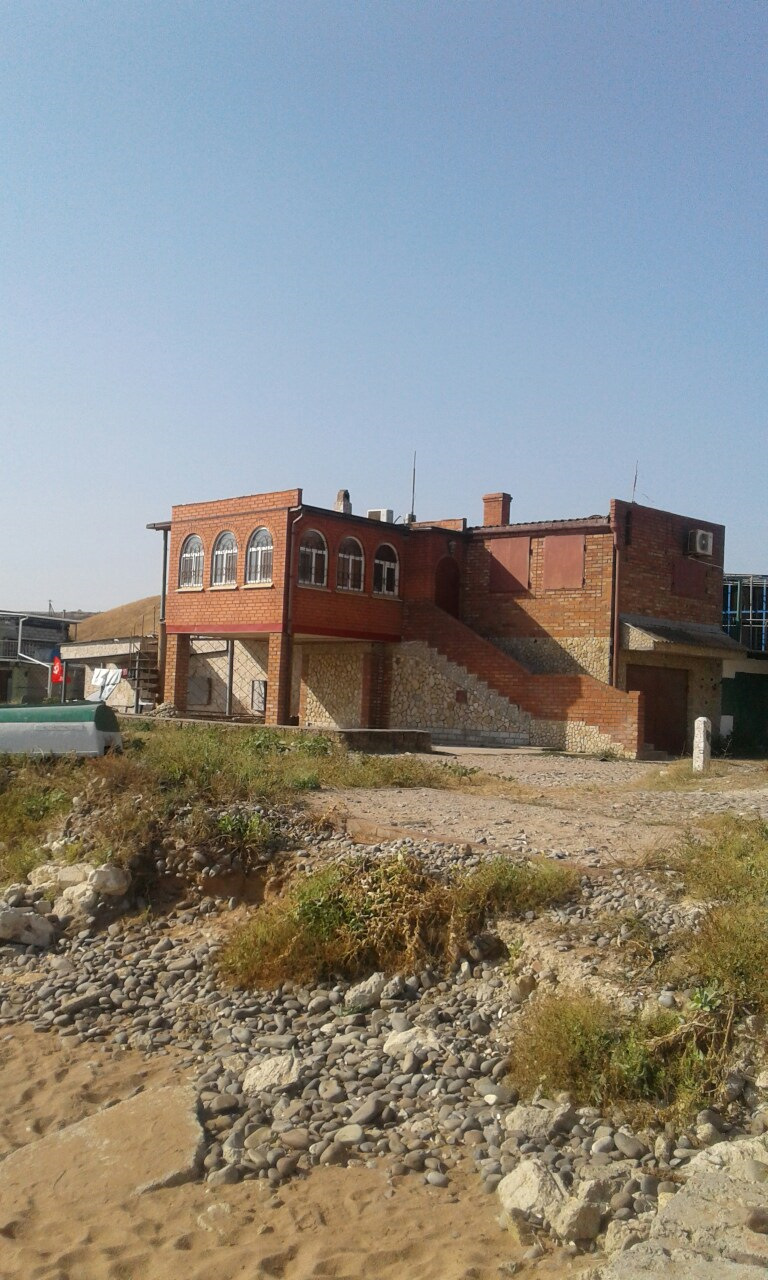 Гаражі на березі моря 1