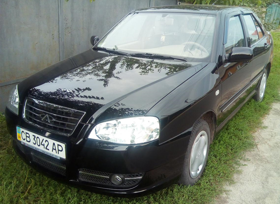 Емблема Chery на капоті. 3