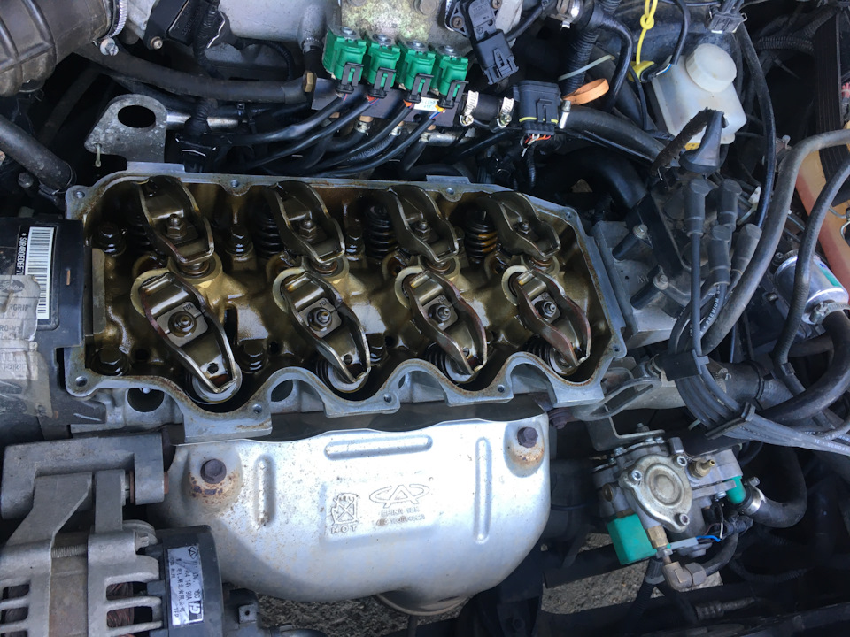 Клапанна кришка з cvh ford 2