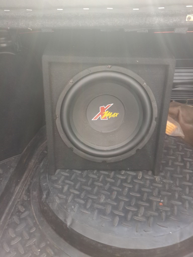Сабвуфер Helix X-MAX 300 1