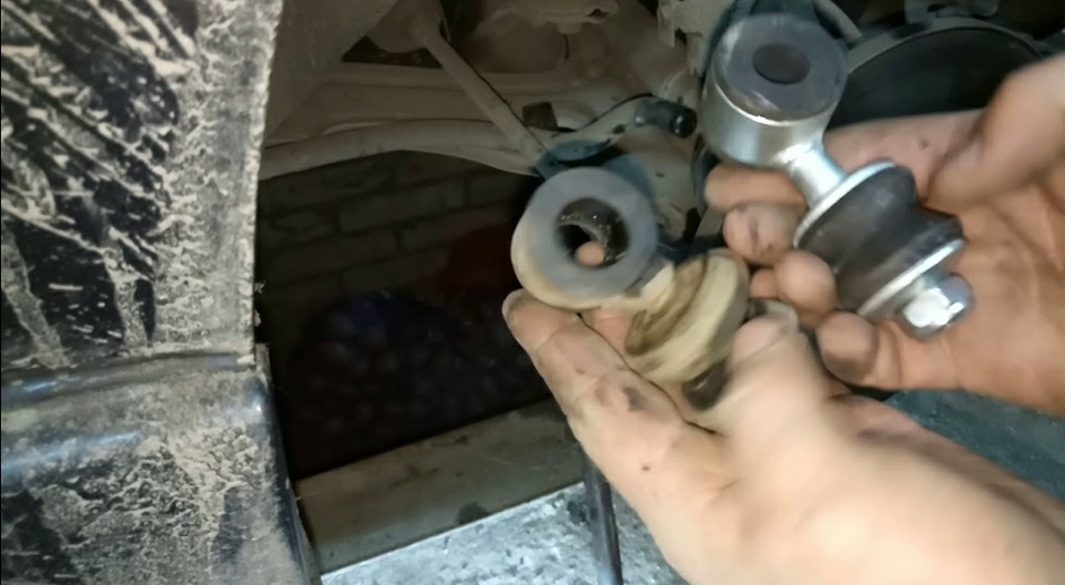 Заміна стійки стабілізатора на нову CHERY AMULET 1