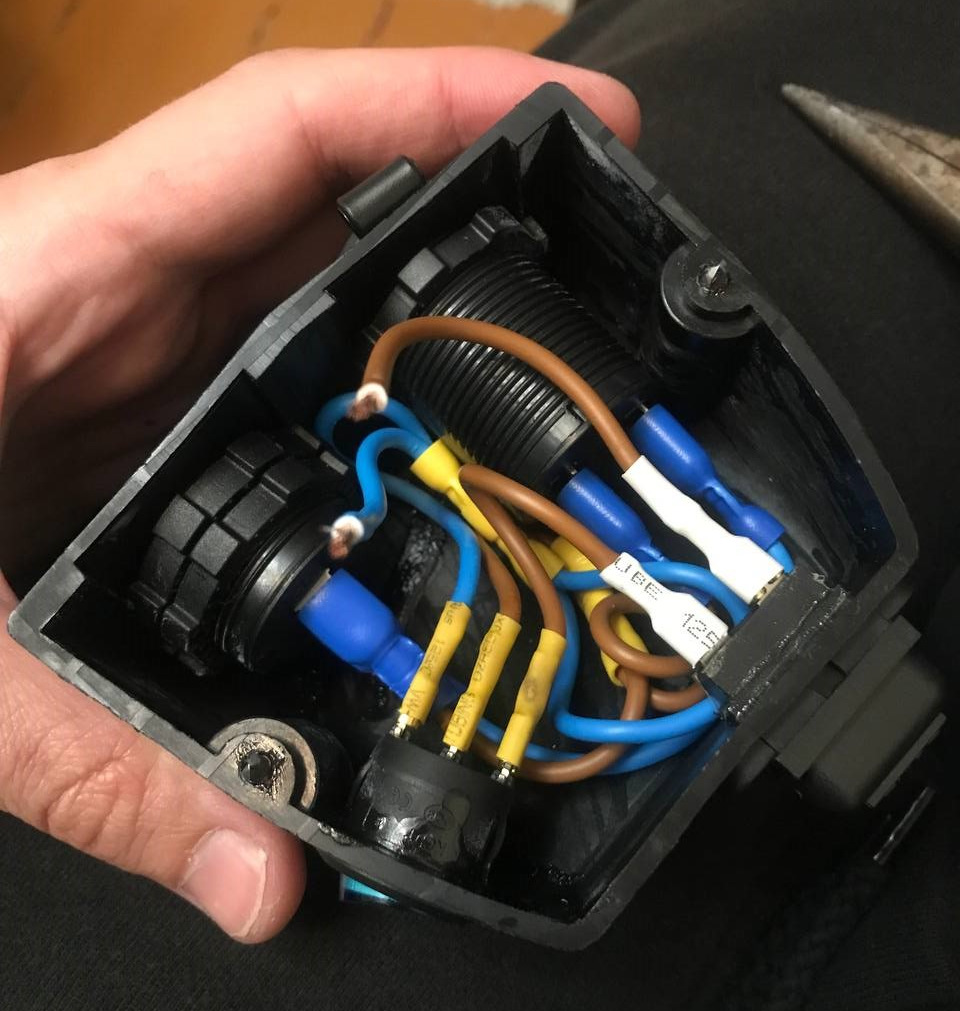 Встановлення розетки в багажник, заміна прикурювача в салоні USB зарядне. 4