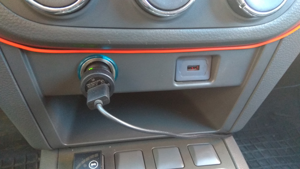 Заряджання USB 4