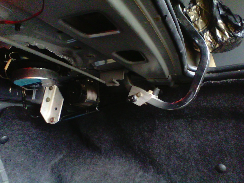 Щоб багажник не закривався, або ВВВВООООН - торсіон!))) 2